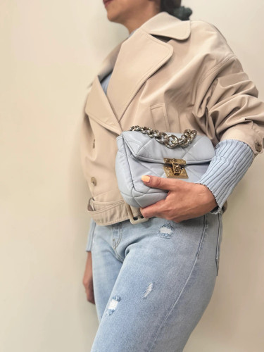 عکس کت کراپ پاییزی رنگ کرم و مشکی و قهوه ای