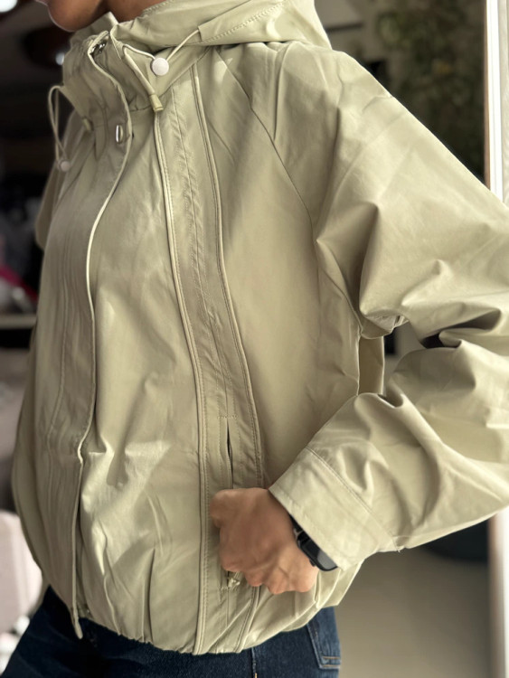 بامبر کوتاه زنانه ماچا با بافت شمعی و ایست ژورنالی