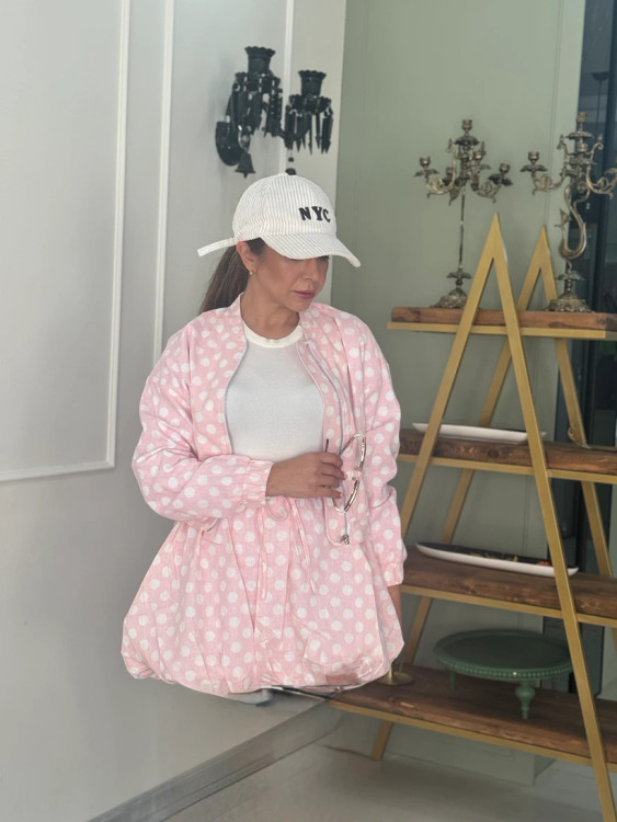 عکس بامبر دامن صورتی دخترانه خالخالی ژورنالی اسپرت