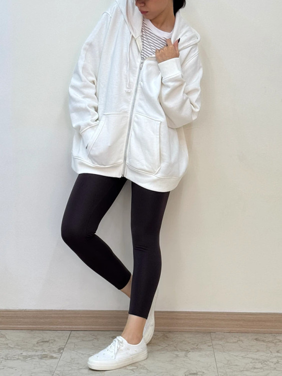 عکس سویشرت زیپدار یونیسکس سفید آزاد و راحت