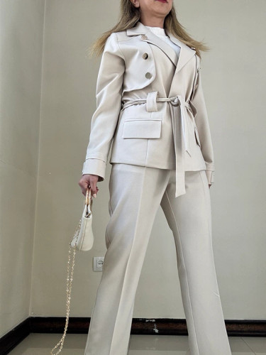 کت شلوار زنانه مشکی کرم با برش خوشفرم و شیک خوش استایل