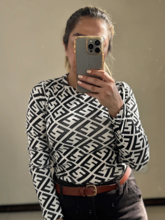 بلوز زنانه آستین بلند فری سایز مناسب ۳۶ تا ۴۴ با طرح گوچی فندی بهاره و پاییزه