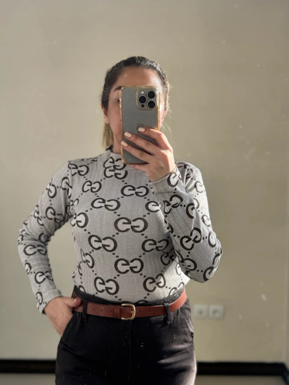 بلوز زنانه آستین بلند زنانه شیک با طرح الهامگرفته از گوچی و فندی مناسب استایل روزمره