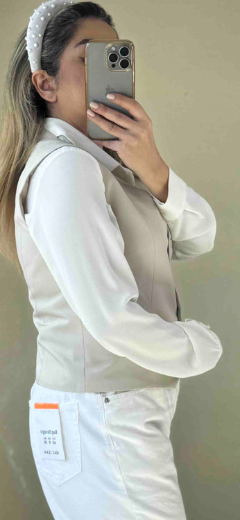 وست شیک کرم و مشکی دکمهدار مناسب سایز ۳۸-۴۶