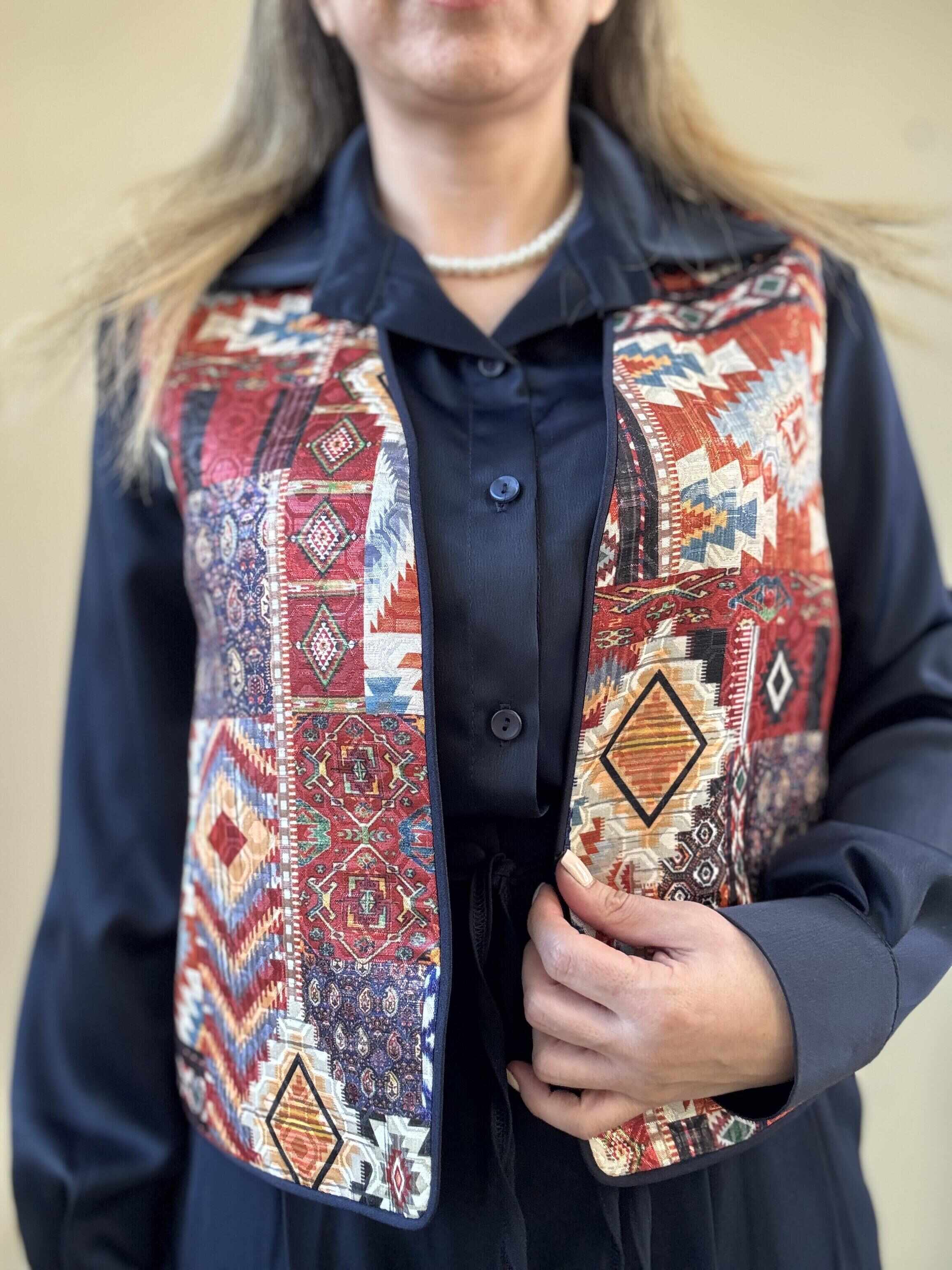 وست زنانه سنتی ترکیب رنگ قرمز و سرمه ای مجلسی و شیک