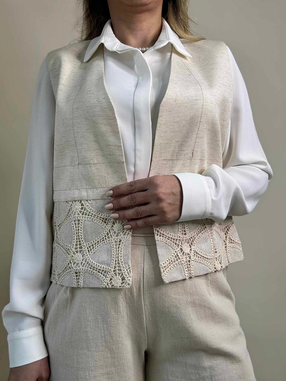 مدل جلیقه زنانه مجلسی، گلدوزی شده، کرم و مشکی، لینن، سایز ۳۶ تا ۴۴