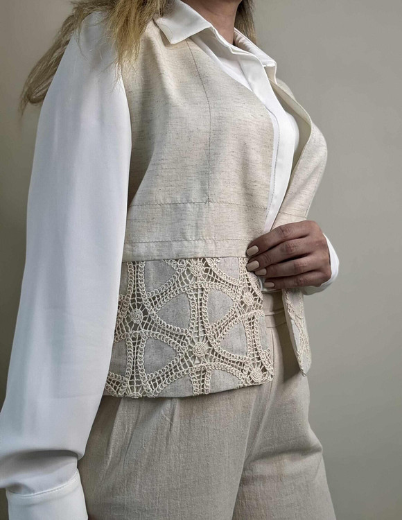 ژیله زنانه خاص، دو رنگ کرم و مشکی، طرح لینن، کار شده، مناسب استایل کژوال