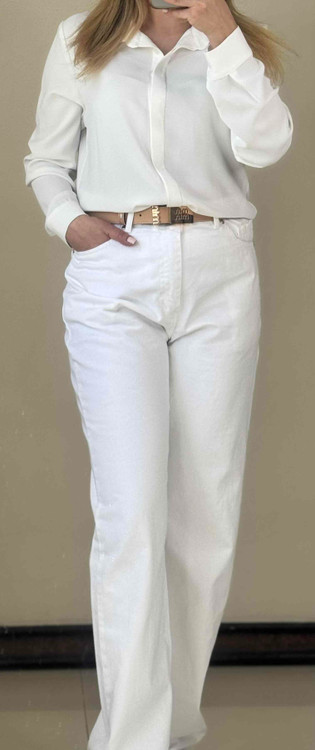 شلوار جین سفید زنانه ترند ۲۰۲۵ با همه شومیزا ست میشه